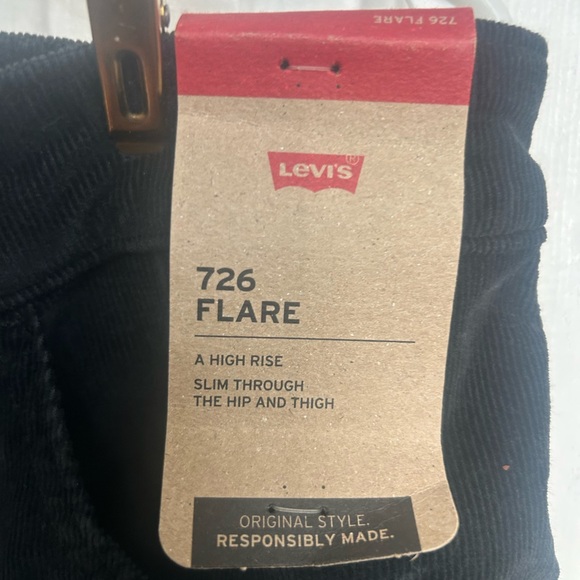 NWT Women’s  Levi's Strauss 726 High Rise Flare Corduroy Jeans Size 32x32 Black - Picture 2 of 12